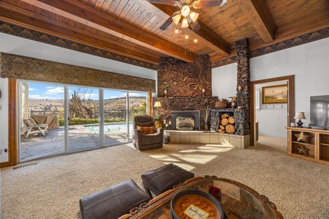 Tiny photo for 79 Washington Street, Klamath Falls, OR 97601 (MLS # 220212566)