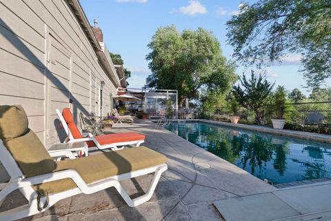 Tiny photo for 79 Washington Street, Klamath Falls, OR 97601 (MLS # 220212566)