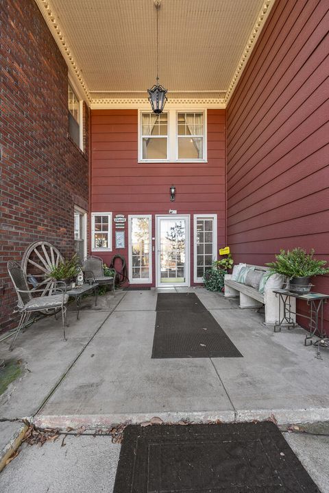 Tiny photo for 79 Washington Street, Klamath Falls, OR 97601 (MLS # 220212566)
