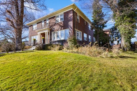 Tiny photo for 79 Washington Street, Klamath Falls, OR 97601 (MLS # 220212566)