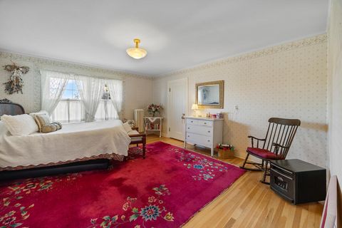 Tiny photo for 79 Washington Street, Klamath Falls, OR 97601 (MLS # 220212566)