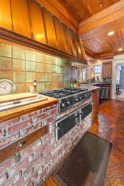 Tiny photo for 79 Washington Street, Klamath Falls, OR 97601 (MLS # 220212566)