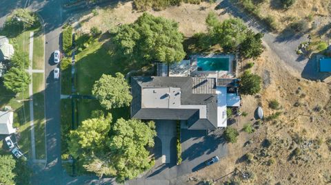 Tiny photo for 79 Washington Street, Klamath Falls, OR 97601 (MLS # 220212566)