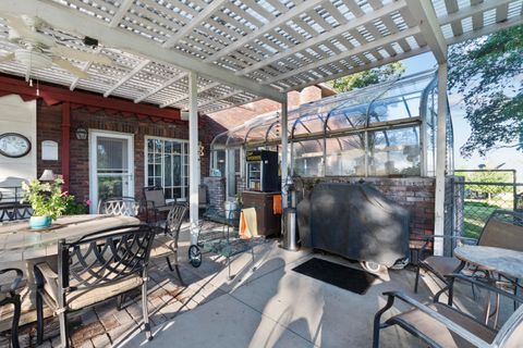 Tiny photo for 79 Washington Street, Klamath Falls, OR 97601 (MLS # 220212566)