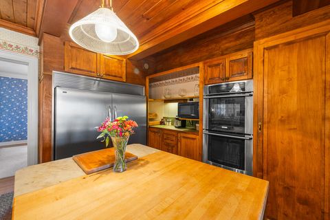 Tiny photo for 79 Washington Street, Klamath Falls, OR 97601 (MLS # 220212566)