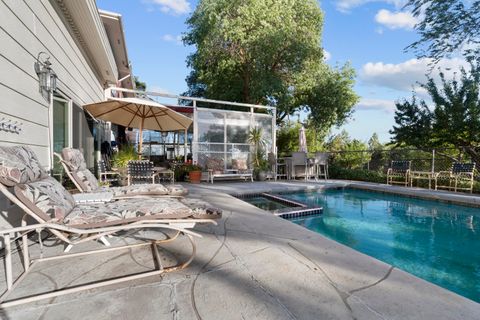 Tiny photo for 79 Washington Street, Klamath Falls, OR 97601 (MLS # 220212566)