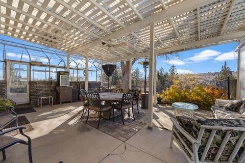 Tiny photo for 79 Washington Street, Klamath Falls, OR 97601 (MLS # 220212566)