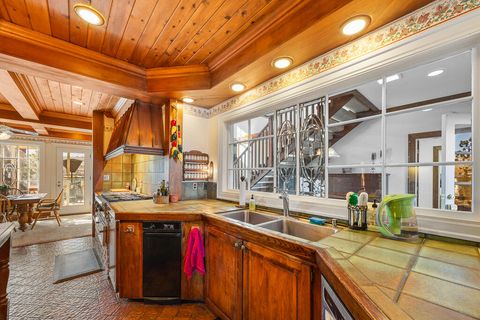 Tiny photo for 79 Washington Street, Klamath Falls, OR 97601 (MLS # 220212566)