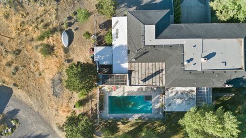 Tiny photo for 79 Washington Street, Klamath Falls, OR 97601 (MLS # 220212566)