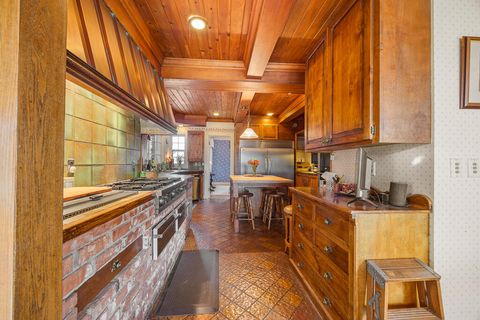 Tiny photo for 79 Washington Street, Klamath Falls, OR 97601 (MLS # 220212566)