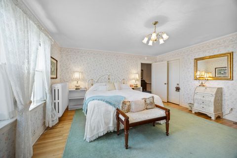 Tiny photo for 79 Washington Street, Klamath Falls, OR 97601 (MLS # 220212566)