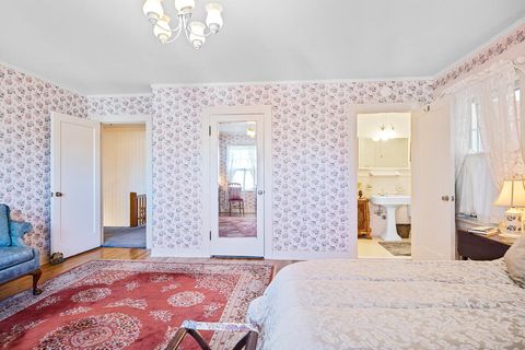 Tiny photo for 79 Washington Street, Klamath Falls, OR 97601 (MLS # 220212566)