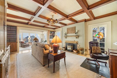 Tiny photo for 79 Washington Street, Klamath Falls, OR 97601 (MLS # 220212566)