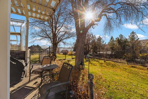 Tiny photo for 79 Washington Street, Klamath Falls, OR 97601 (MLS # 220212566)