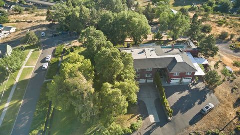 Tiny photo for 79 Washington Street, Klamath Falls, OR 97601 (MLS # 220212566)