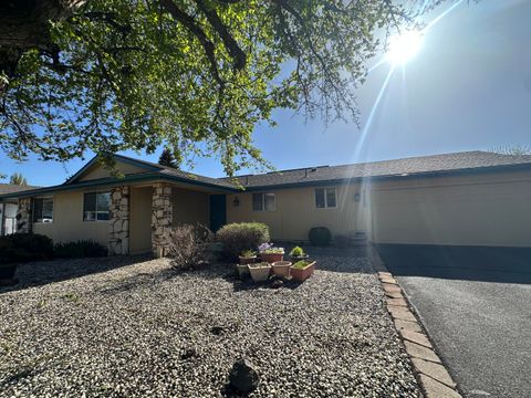 Tiny photo for 4428 El Cerrito Way, Klamath Falls, OR 97603 (MLS # 220219933)