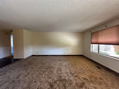 Tiny photo for 4428 El Cerrito Way, Klamath Falls, OR 97603 (MLS # 220219933)