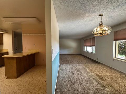 Tiny photo for 4428 El Cerrito Way, Klamath Falls, OR 97603 (MLS # 220219933)