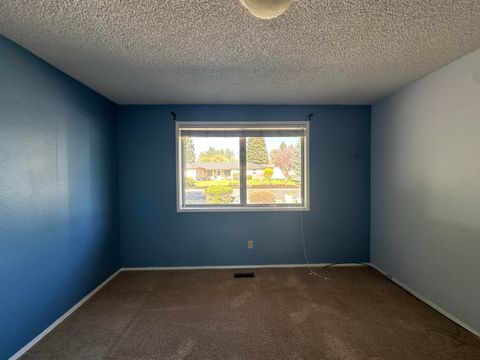 Tiny photo for 4428 El Cerrito Way, Klamath Falls, OR 97603 (MLS # 220219933)