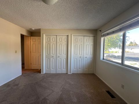 Tiny photo for 4428 El Cerrito Way, Klamath Falls, OR 97603 (MLS # 220219933)