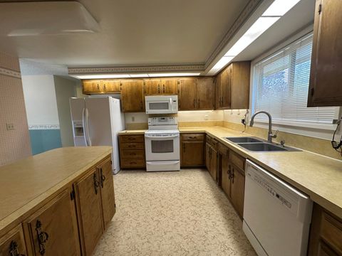 Tiny photo for 4428 El Cerrito Way, Klamath Falls, OR 97603 (MLS # 220219933)