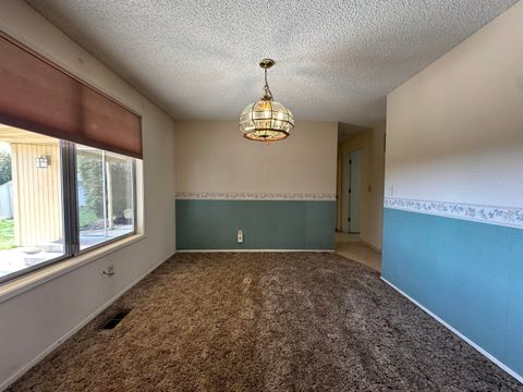 Tiny photo for 4428 El Cerrito Way, Klamath Falls, OR 97603 (MLS # 220219933)