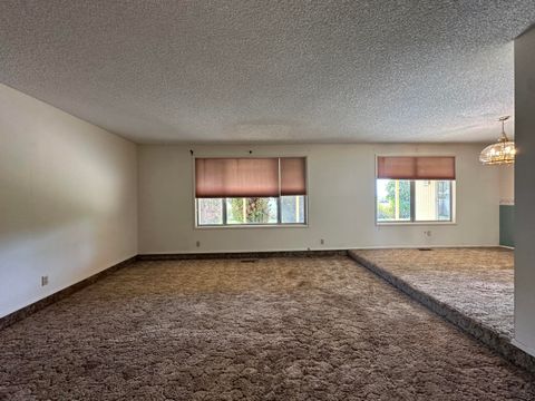 Tiny photo for 4428 El Cerrito Way, Klamath Falls, OR 97603 (MLS # 220219933)