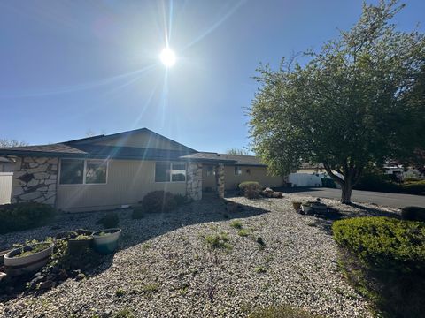 Tiny photo for 4428 El Cerrito Way, Klamath Falls, OR 97603 (MLS # 220219933)