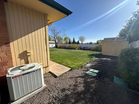 Tiny photo for 4428 El Cerrito Way, Klamath Falls, OR 97603 (MLS # 220219933)