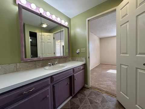 Tiny photo for 4428 El Cerrito Way, Klamath Falls, OR 97603 (MLS # 220219933)