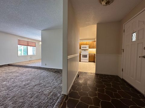 Tiny photo for 4428 El Cerrito Way, Klamath Falls, OR 97603 (MLS # 220219933)
