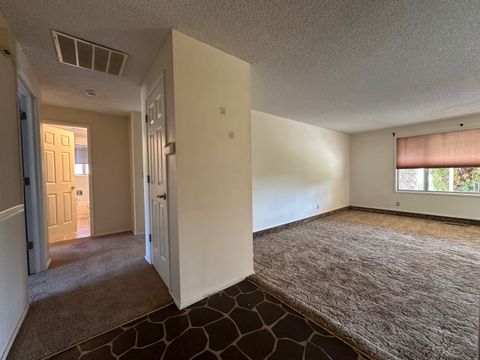 Tiny photo for 4428 El Cerrito Way, Klamath Falls, OR 97603 (MLS # 220219933)