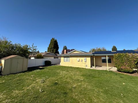 Tiny photo for 4428 El Cerrito Way, Klamath Falls, OR 97603 (MLS # 220219933)