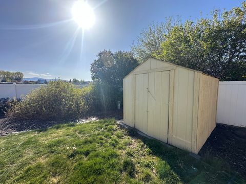 Tiny photo for 4428 El Cerrito Way, Klamath Falls, OR 97603 (MLS # 220219933)