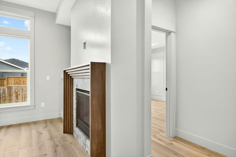 Tiny photo for 3751 Carlin Drive, Medford, OR 97504 (MLS # 220211699)