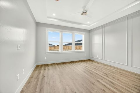 Tiny photo for 3751 Carlin Drive, Medford, OR 97504 (MLS # 220211699)