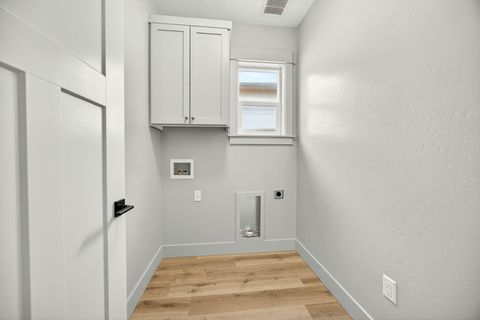 Tiny photo for 3751 Carlin Drive, Medford, OR 97504 (MLS # 220211699)