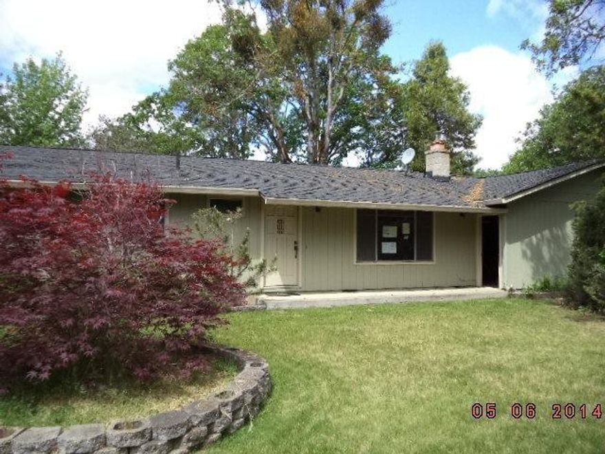 Great level 10 acre property! Lots of possibilities. One story, three bedroom, two bathroom home with fireplace! Very pretty setting, and nice area. Close to Rainey's Market and 15 minutes to Central Point/Medford. Easy to see! This is a Fannie Mae HomePath property.