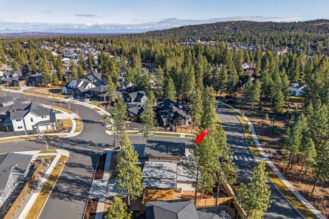 Tiny photo for 62552 NW Woodsman Loop, Bend, OR 97703 (MLS # 220212855)
