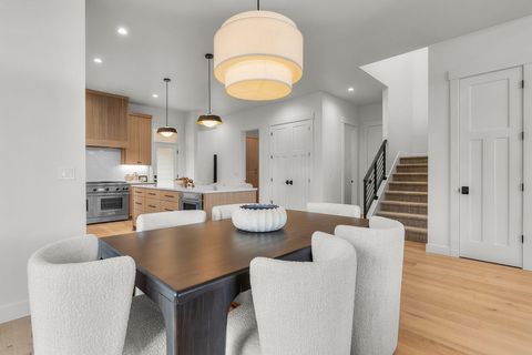 Tiny photo for 62552 NW Woodsman Loop, Bend, OR 97703 (MLS # 220212855)