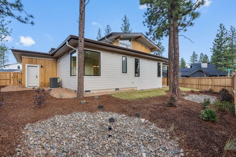 Tiny photo for 62552 NW Woodsman Loop, Bend, OR 97703 (MLS # 220212855)