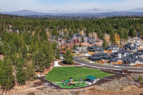 Tiny photo for 62552 NW Woodsman Loop, Bend, OR 97703 (MLS # 220212855)