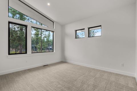 Tiny photo for 62552 NW Woodsman Loop, Bend, OR 97703 (MLS # 220212855)