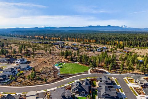Tiny photo for 62552 NW Woodsman Loop, Bend, OR 97703 (MLS # 220212855)