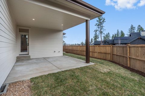 Tiny photo for 62552 NW Woodsman Loop, Bend, OR 97703 (MLS # 220212855)