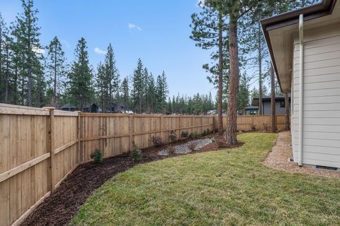 Tiny photo for 62552 NW Woodsman Loop, Bend, OR 97703 (MLS # 220212855)