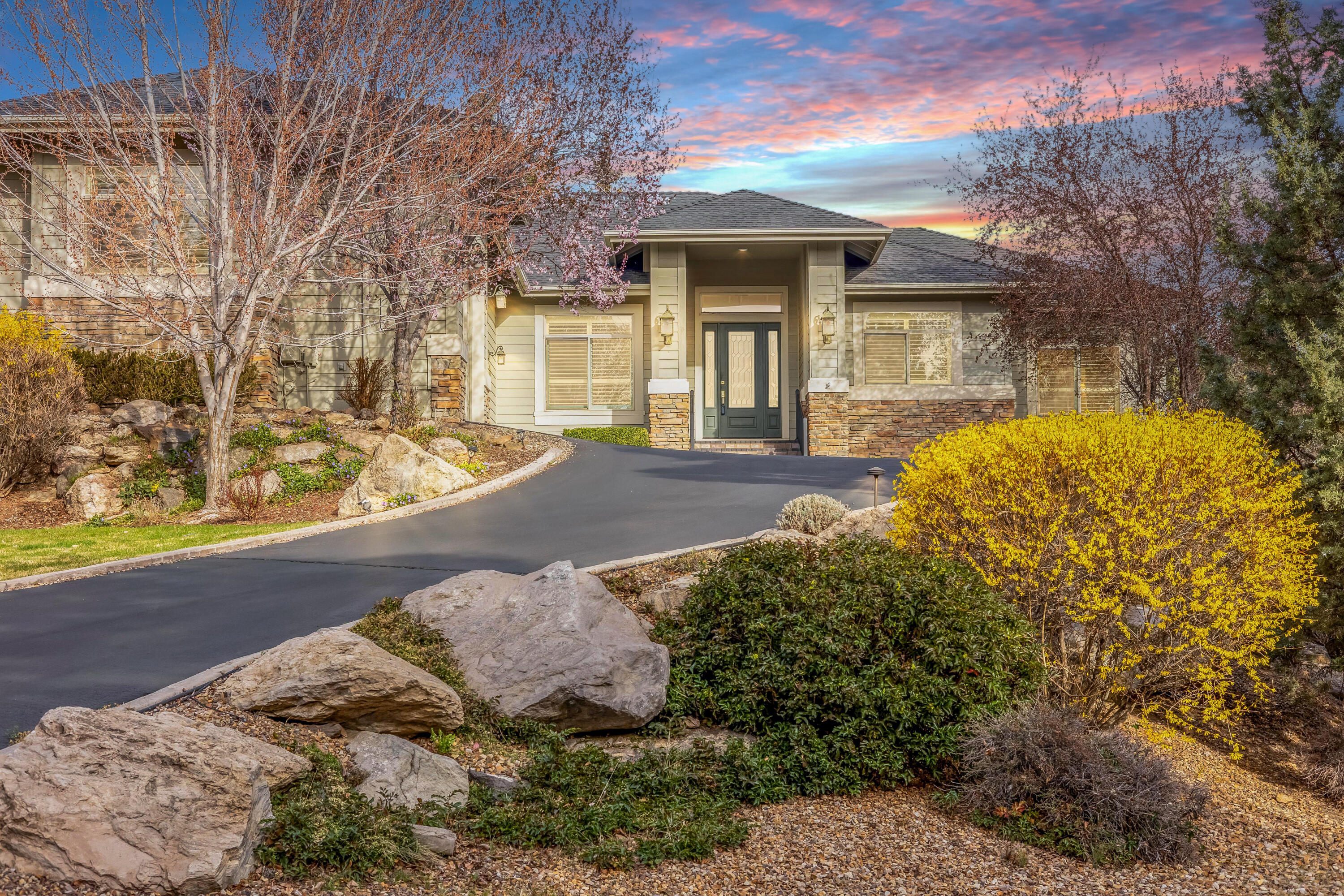 825 Victoria Falls Drive