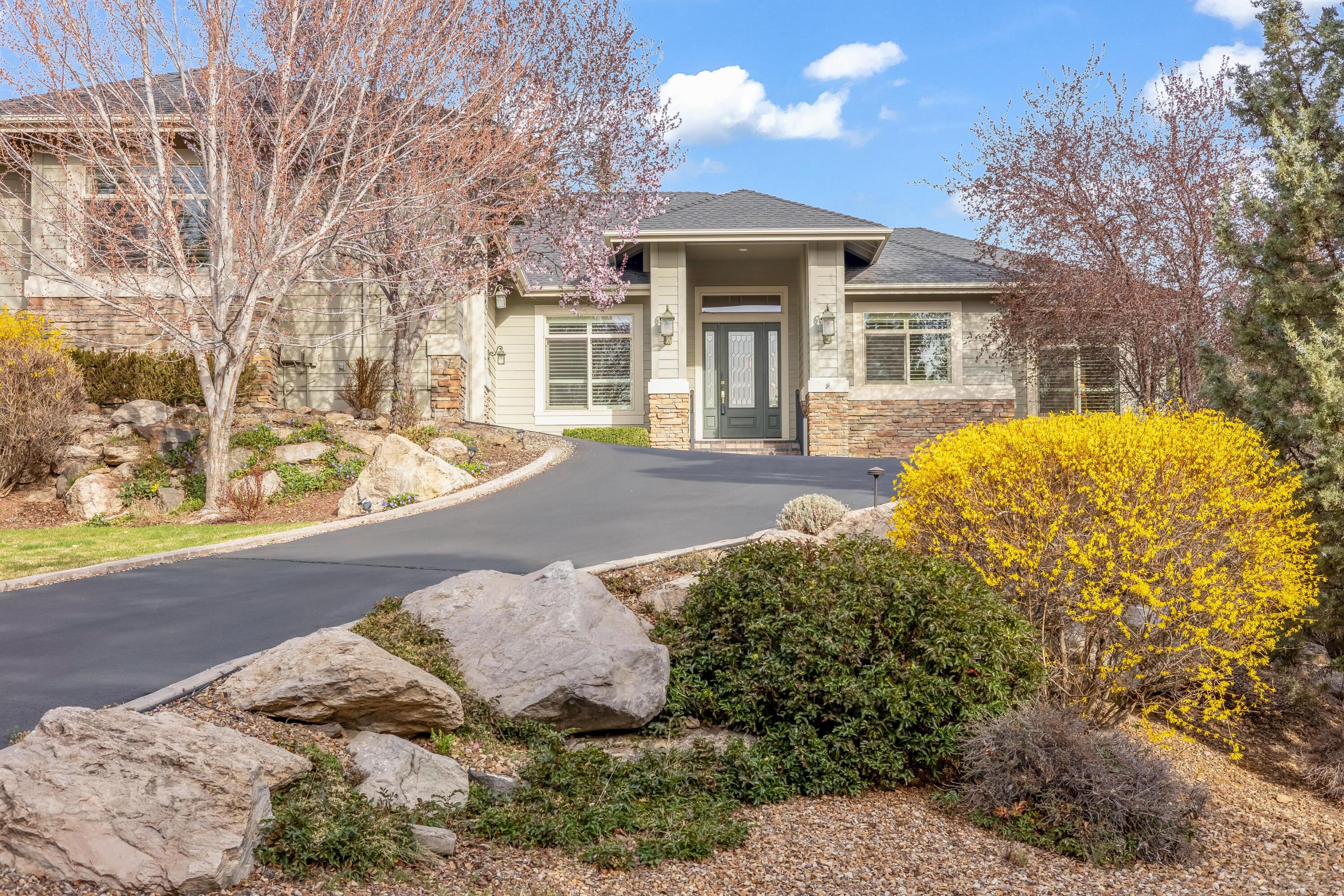 825 Victoria Falls Drive