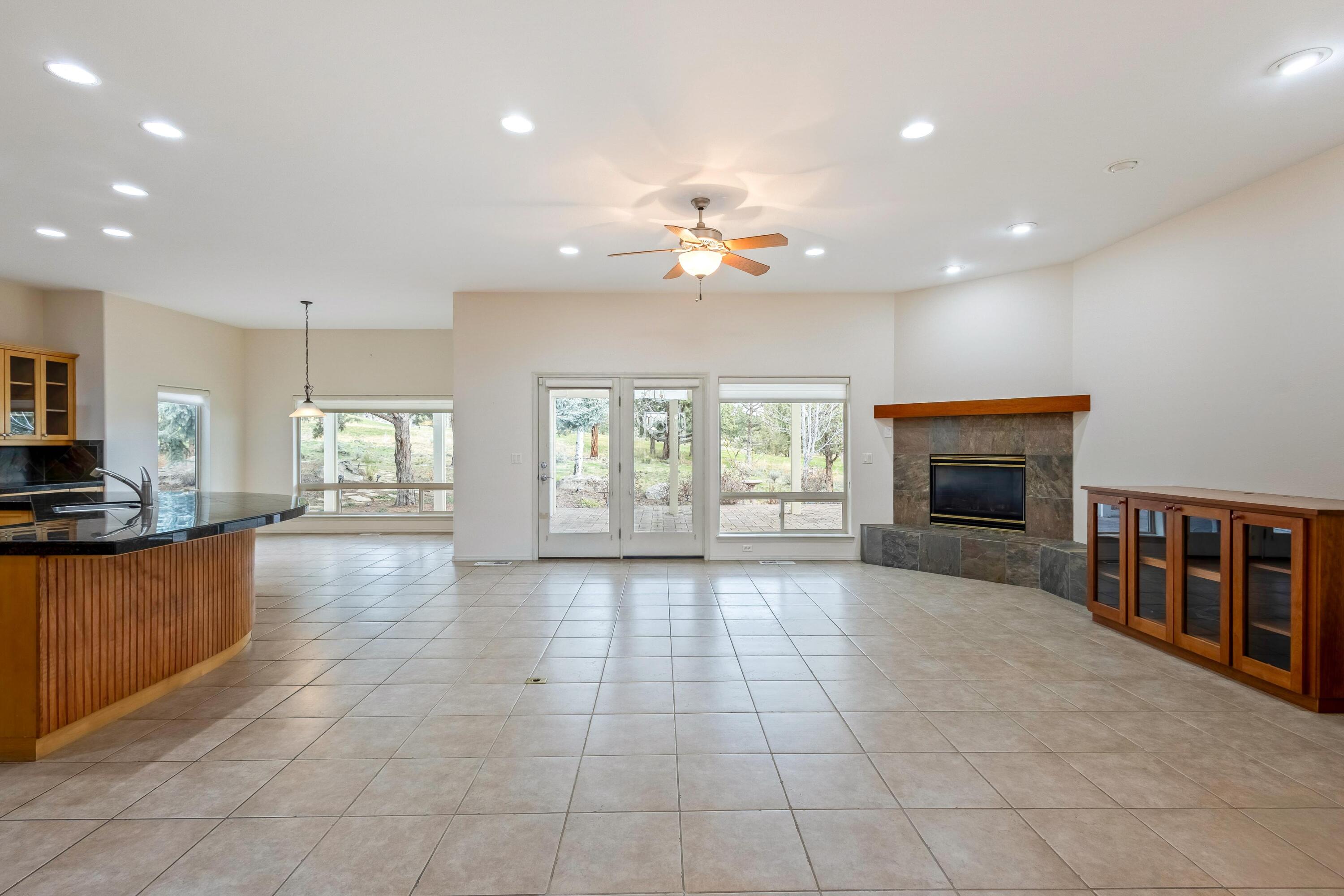 825 Victoria Falls Drive