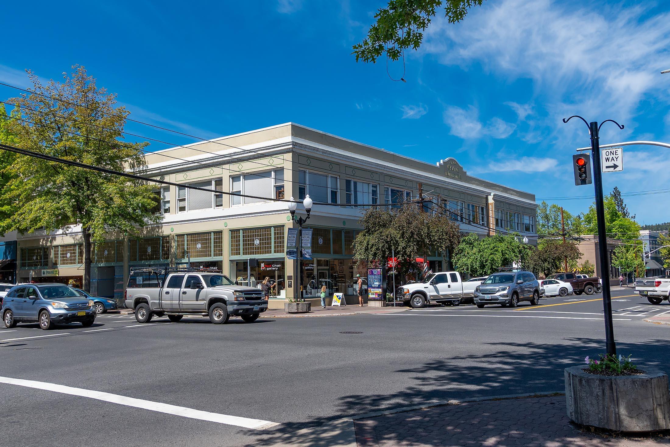 115 NW Oregon Avenue